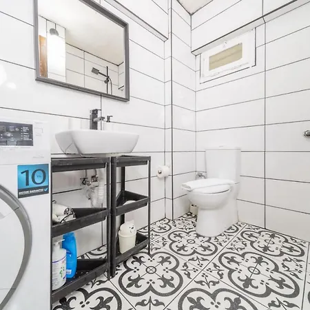 Pleasant House With Private Garden In Kaleici Apartamento