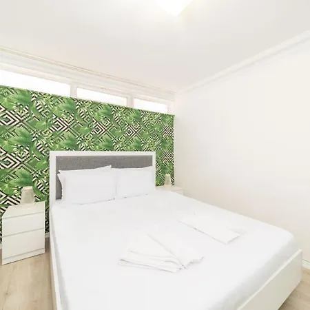 Pleasant House With Private Garden In Kaleici Daire
