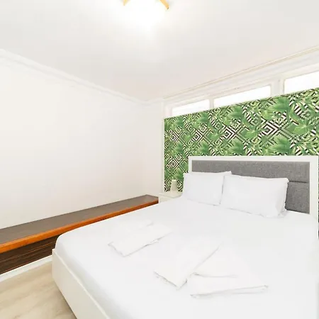 Pleasant House With Private Garden In Kaleici Daire